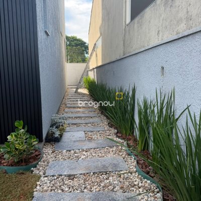 Casa com 81m², 2 quartos (sendo 2 suítes), 1 garagem, no bairro Ponta das Canas em Florianópolis