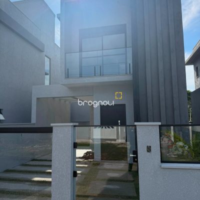 Casa com 81m², 2 quartos (sendo 2 suítes), 1 garagem, no bairro Ponta das Canas em Florianópolis