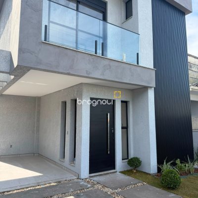 Casa com 81m², 2 quartos (sendo 2 suítes), 1 garagem, no bairro Ponta das Canas em Florianópolis