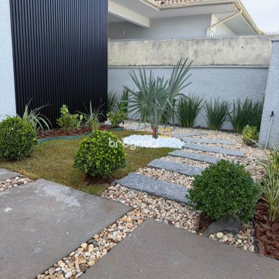 Casa com 81m², 2 quartos (sendo 2 suítes), 1 garagem, no bairro Ponta das Canas em Florianópolis