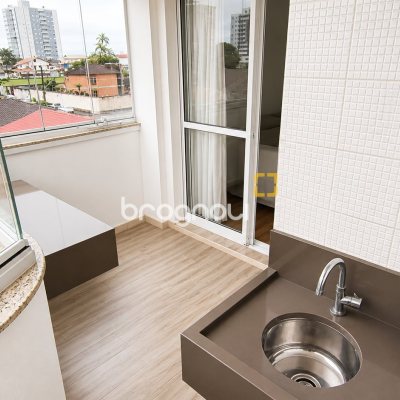 Apartamento com 84m², 3 quartos (sendo 1 suíte), 1 garagem, no bairro Jardim Atlântico em Florianópolis