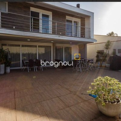 Casa com 276m², 3 quartos (sendo 3 suítes), 2 garagens, no bairro Santa Mônica em Florianópolis