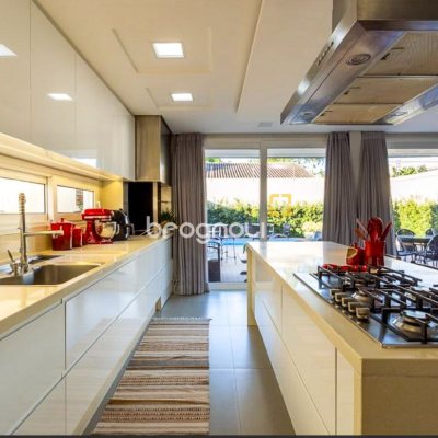 Casa com 276m², 3 quartos (sendo 3 suítes), 2 garagens, no bairro Santa Mônica em Florianópolis