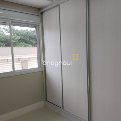 Apartamento com 120m², 3 quartos (sendo 1 suíte), 2 garagens, no bairro Pantanal em Florianópolis