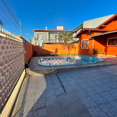 Casa com 158m², 4 quartos, 2 garagens, no bairro Ingleses em Florianópolis