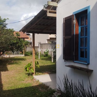 Casa com 195m², 5 quartos (sendo 4 suítes), 4 garagens, no bairro São João do Rio Vermelho em Florianópolis