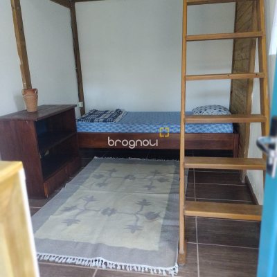 Casa com 195m², 5 quartos (sendo 4 suítes), 4 garagens, no bairro São João do Rio Vermelho em Florianópolis