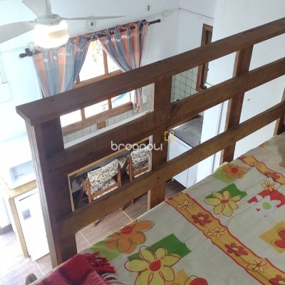 Casa com 195m², 5 quartos (sendo 4 suítes), 4 garagens, no bairro São João do Rio Vermelho em Florianópolis