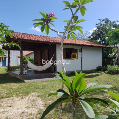 Casa com 195m², 5 quartos (sendo 4 suítes), 4 garagens, no bairro São João do Rio Vermelho em Florianópolis