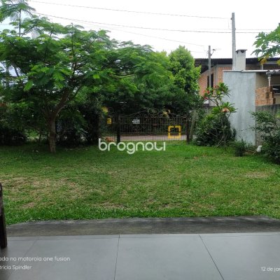 Casa com 195m², 5 quartos (sendo 4 suítes), 4 garagens, no bairro São João do Rio Vermelho em Florianópolis