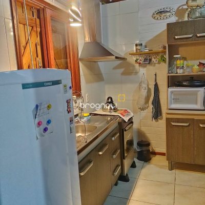 Casa com 195m², 5 quartos (sendo 4 suítes), 4 garagens, no bairro São João do Rio Vermelho em Florianópolis