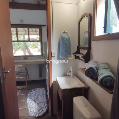 Casa com 195m², 5 quartos (sendo 4 suítes), 4 garagens, no bairro São João do Rio Vermelho em Florianópolis