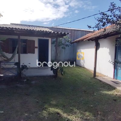 Casa com 195m², 5 quartos (sendo 4 suítes), 4 garagens, no bairro São João do Rio Vermelho em Florianópolis