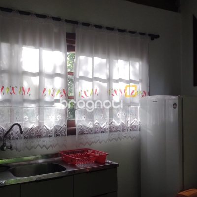 Casa com 195m², 5 quartos (sendo 4 suítes), 4 garagens, no bairro São João do Rio Vermelho em Florianópolis