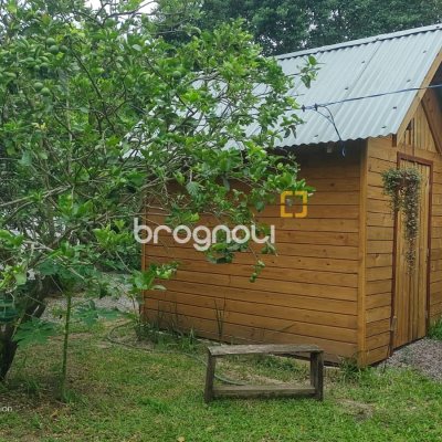 Casa com 195m², 5 quartos (sendo 4 suítes), 4 garagens, no bairro São João do Rio Vermelho em Florianópolis