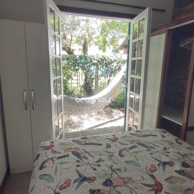 Casa com 195m², 5 quartos (sendo 4 suítes), 4 garagens, no bairro São João do Rio Vermelho em Florianópolis