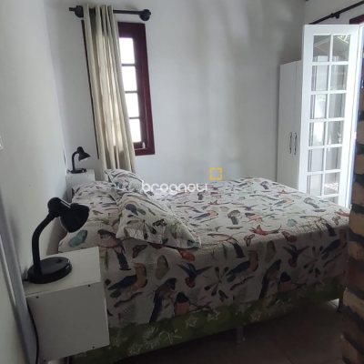 Casa com 195m², 5 quartos (sendo 4 suítes), 4 garagens, no bairro São João do Rio Vermelho em Florianópolis