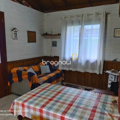 Casa com 195m², 5 quartos (sendo 4 suítes), 4 garagens, no bairro São João do Rio Vermelho em Florianópolis