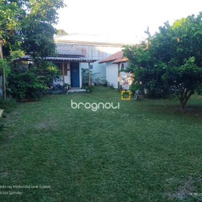 Casa com 195m², 5 quartos (sendo 4 suítes), 4 garagens, no bairro São João do Rio Vermelho em Florianópolis