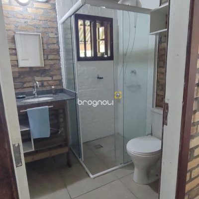 Casa com 195m², 5 quartos (sendo 4 suítes), 4 garagens, no bairro São João do Rio Vermelho em Florianópolis
