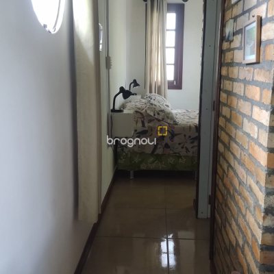 Casa com 195m², 5 quartos (sendo 4 suítes), 4 garagens, no bairro São João do Rio Vermelho em Florianópolis