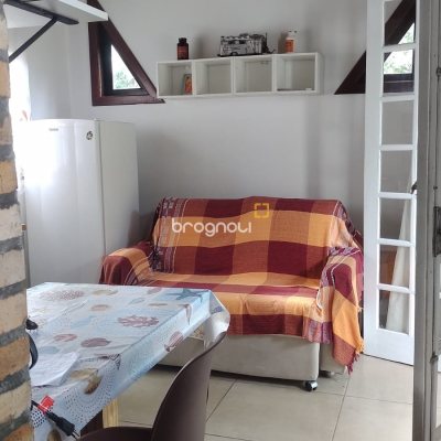 Casa com 195m², 5 quartos (sendo 4 suítes), 4 garagens, no bairro São João do Rio Vermelho em Florianópolis