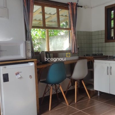 Casa com 195m², 5 quartos (sendo 4 suítes), 4 garagens, no bairro São João do Rio Vermelho em Florianópolis
