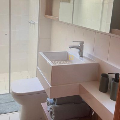 Apartamento com 73m², 1 quarto, 1 garagem, no bairro Agronômica em Florianópolis