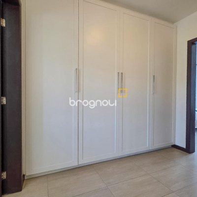 Casa com 146m², 3 quartos (sendo 3 suítes), 2 garagens, no bairro Campeche em Florianópolis