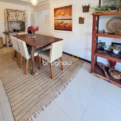 Casa com 146m², 3 quartos (sendo 3 suítes), 2 garagens, no bairro Campeche em Florianópolis