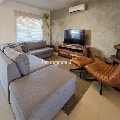 Casa com 146m², 3 quartos (sendo 3 suítes), 2 garagens, no bairro Campeche em Florianópolis