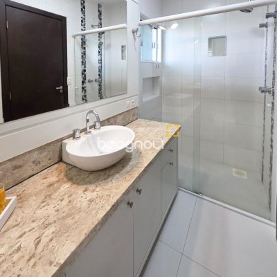 Casa com 146m², 3 quartos (sendo 3 suítes), 2 garagens, no bairro Campeche em Florianópolis