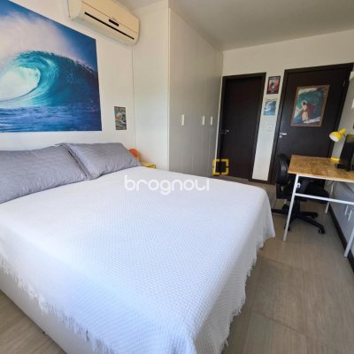 Casa com 146m², 3 quartos (sendo 3 suítes), 2 garagens, no bairro Campeche em Florianópolis