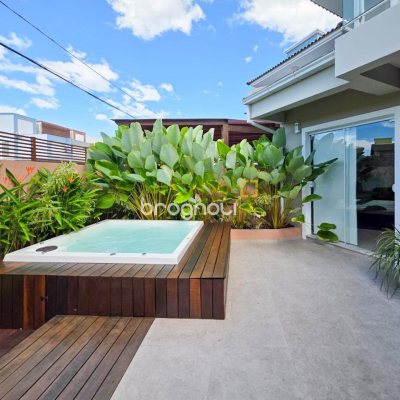 Casa com 146m², 3 quartos (sendo 3 suítes), 2 garagens, no bairro Campeche em Florianópolis