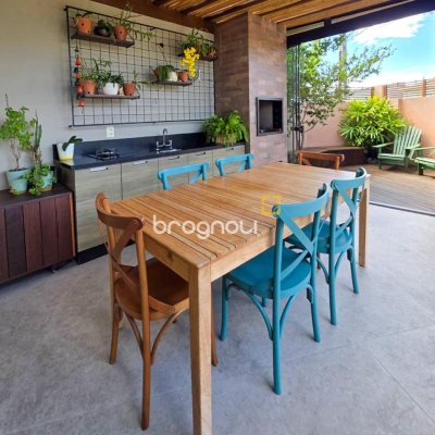 Casa com 146m², 3 quartos (sendo 3 suítes), 2 garagens, no bairro Campeche em Florianópolis