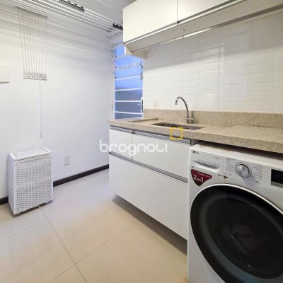 Casa com 146m², 3 quartos (sendo 3 suítes), 2 garagens, no bairro Campeche em Florianópolis