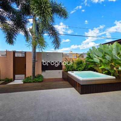 Casa com 146m², 3 quartos (sendo 3 suítes), 2 garagens, no bairro Campeche em Florianópolis