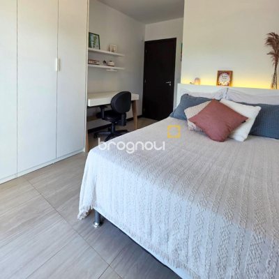 Casa com 146m², 3 quartos (sendo 3 suítes), 2 garagens, no bairro Campeche em Florianópolis