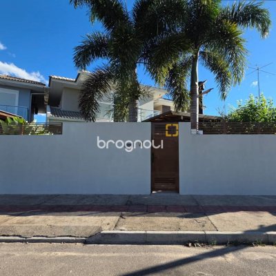 Casa com 146m², 3 quartos (sendo 3 suítes), 2 garagens, no bairro Campeche em Florianópolis