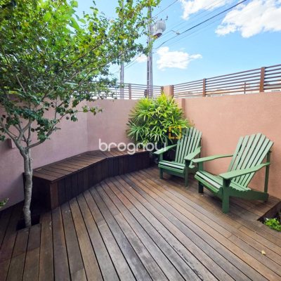 Casa com 146m², 3 quartos (sendo 3 suítes), 2 garagens, no bairro Campeche em Florianópolis