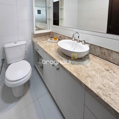 Casa com 146m², 3 quartos (sendo 3 suítes), 2 garagens, no bairro Campeche em Florianópolis