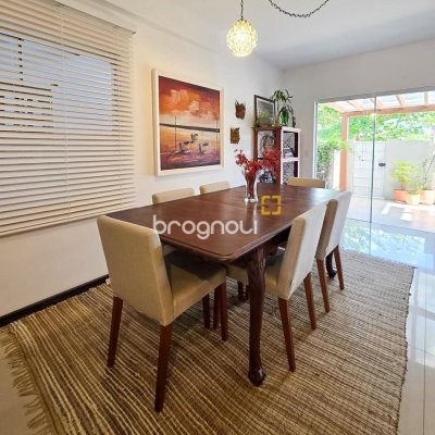 Casa com 146m², 3 quartos (sendo 3 suítes), 2 garagens, no bairro Campeche em Florianópolis