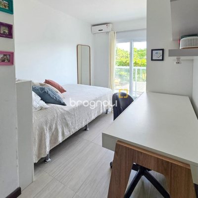 Casa com 146m², 3 quartos (sendo 3 suítes), 2 garagens, no bairro Campeche em Florianópolis