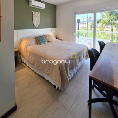 Casa com 146m², 3 quartos (sendo 3 suítes), 2 garagens, no bairro Campeche em Florianópolis