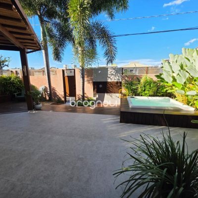 Casa com 146m², 3 quartos (sendo 3 suítes), 2 garagens, no bairro Campeche em Florianópolis