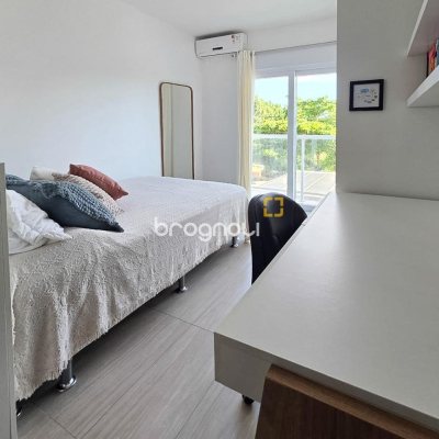 Casa com 146m², 3 quartos (sendo 3 suítes), 2 garagens, no bairro Campeche em Florianópolis