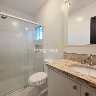 Casa com 146m², 3 quartos (sendo 3 suítes), 2 garagens, no bairro Campeche em Florianópolis