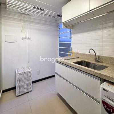 Casa com 146m², 3 quartos (sendo 3 suítes), 2 garagens, no bairro Campeche em Florianópolis