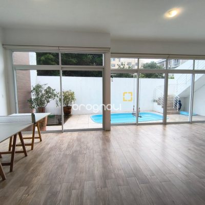 Casa com 251m², 3 quartos (sendo 1 suíte), 4 garagens, no bairro Capoeiras em Florianópolis