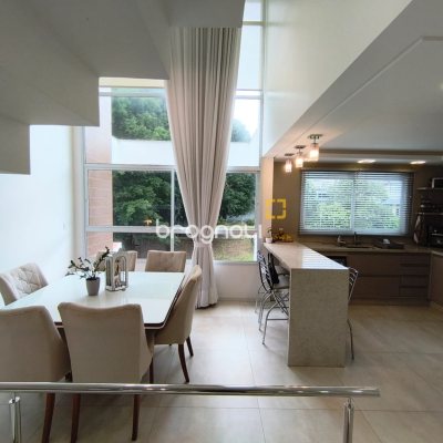 Casa com 251m², 3 quartos (sendo 1 suíte), 4 garagens, no bairro Capoeiras em Florianópolis